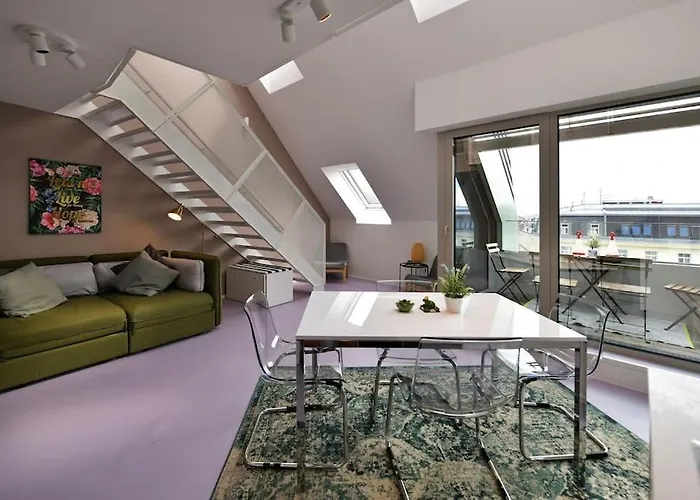 Julius 26 - Duplex Apartment, Modern Charm In
